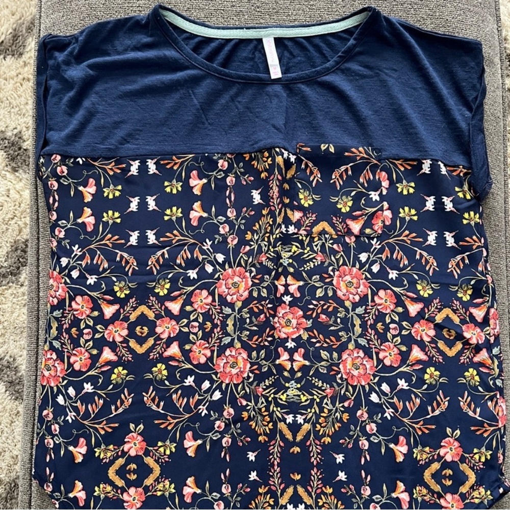 2 Women’s Xhilaration Navy Lace and Floral Tops - Picture 2 of 6